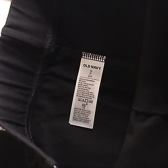 Old Navy Women's Faux Leather Leggings SMALL NWT - Picture 2 of 3